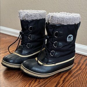 Sorel Black Waterproof Boots s6 with Faux Fur Trim